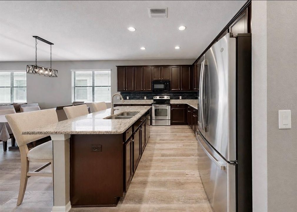 На продажу: $435,000 (4 спален, 3 ванн, 2683 Квадратных фут)