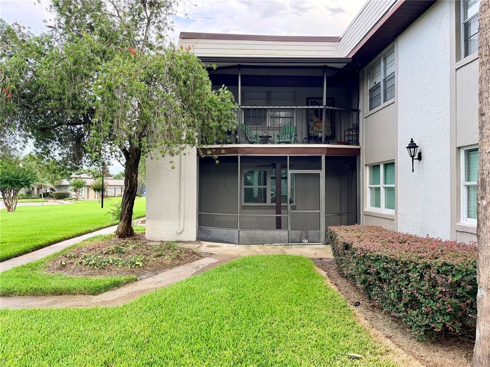 For Sale: $230,000 (2 beds, 2 baths, 918 Square Feet)