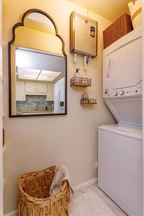For Sale: $230,000 (2 beds, 2 baths, 918 Square Feet)