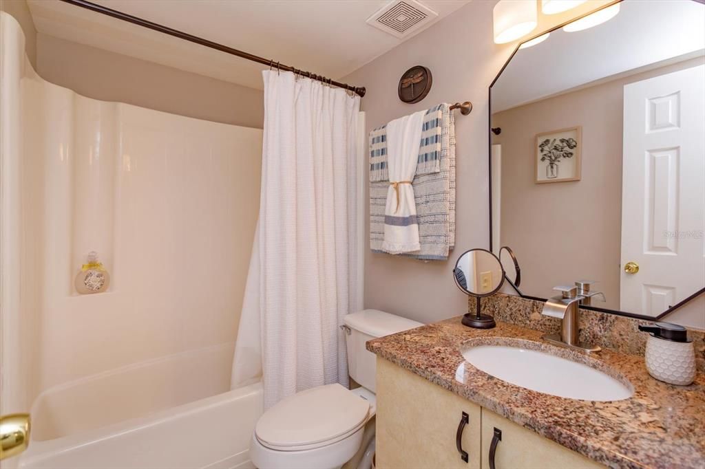 For Sale: $230,000 (2 beds, 2 baths, 918 Square Feet)