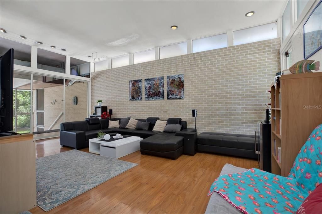 En Venta: $649,900 (3 camas, 2 baños, 2012 Pies cuadrados)