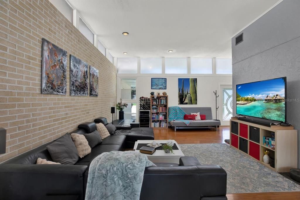 En Venta: $649,900 (3 camas, 2 baños, 2012 Pies cuadrados)