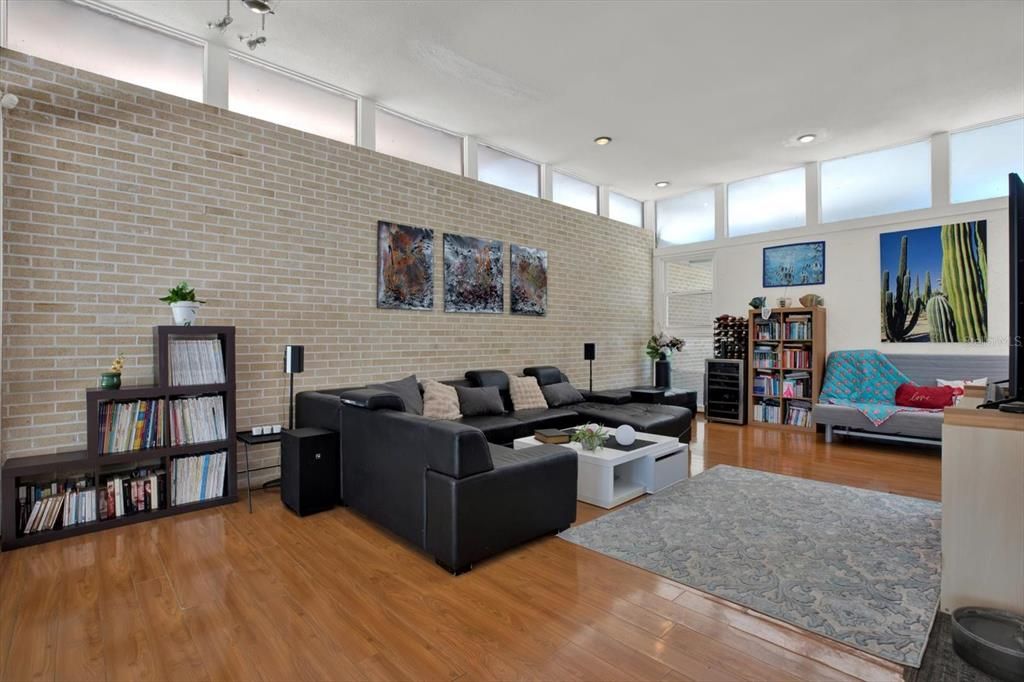En Venta: $649,900 (3 camas, 2 baños, 2012 Pies cuadrados)