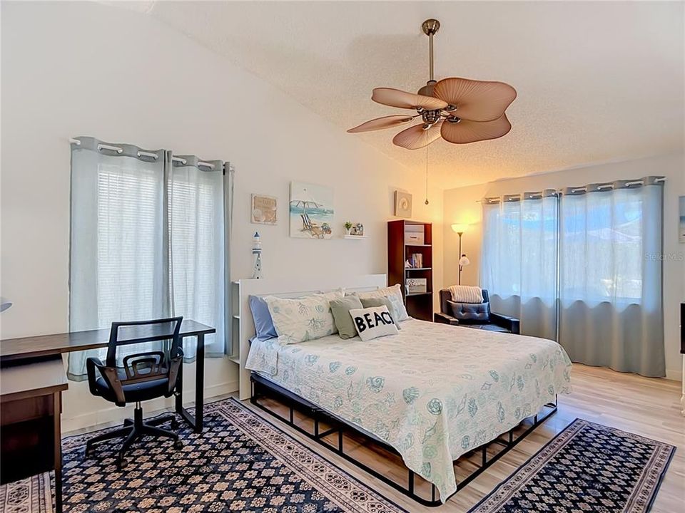 Activo con contrato: $370,000 (3 camas, 2 baños, 1933 Pies cuadrados)