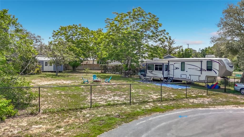 Activo con contrato: $370,000 (3 camas, 2 baños, 1933 Pies cuadrados)