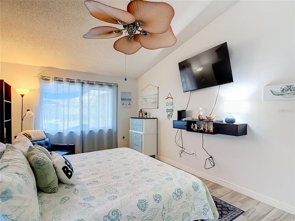 Activo con contrato: $370,000 (3 camas, 2 baños, 1933 Pies cuadrados)