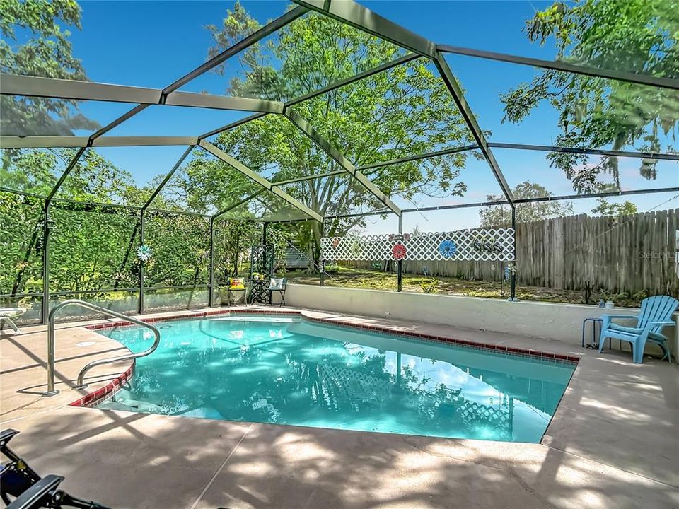Activo con contrato: $370,000 (3 camas, 2 baños, 1933 Pies cuadrados)