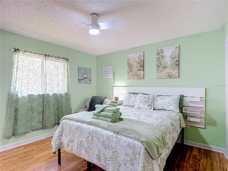 Activo con contrato: $370,000 (3 camas, 2 baños, 1933 Pies cuadrados)