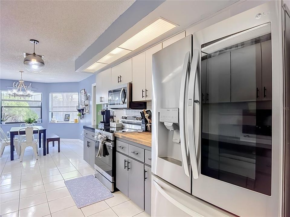 Activo con contrato: $370,000 (3 camas, 2 baños, 1933 Pies cuadrados)