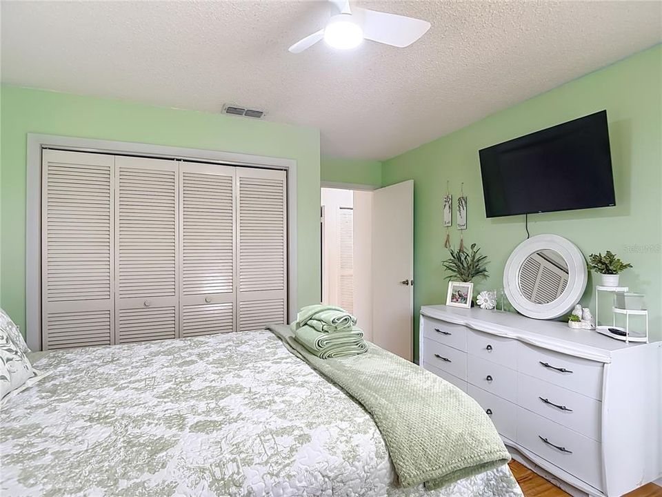 Activo con contrato: $370,000 (3 camas, 2 baños, 1933 Pies cuadrados)