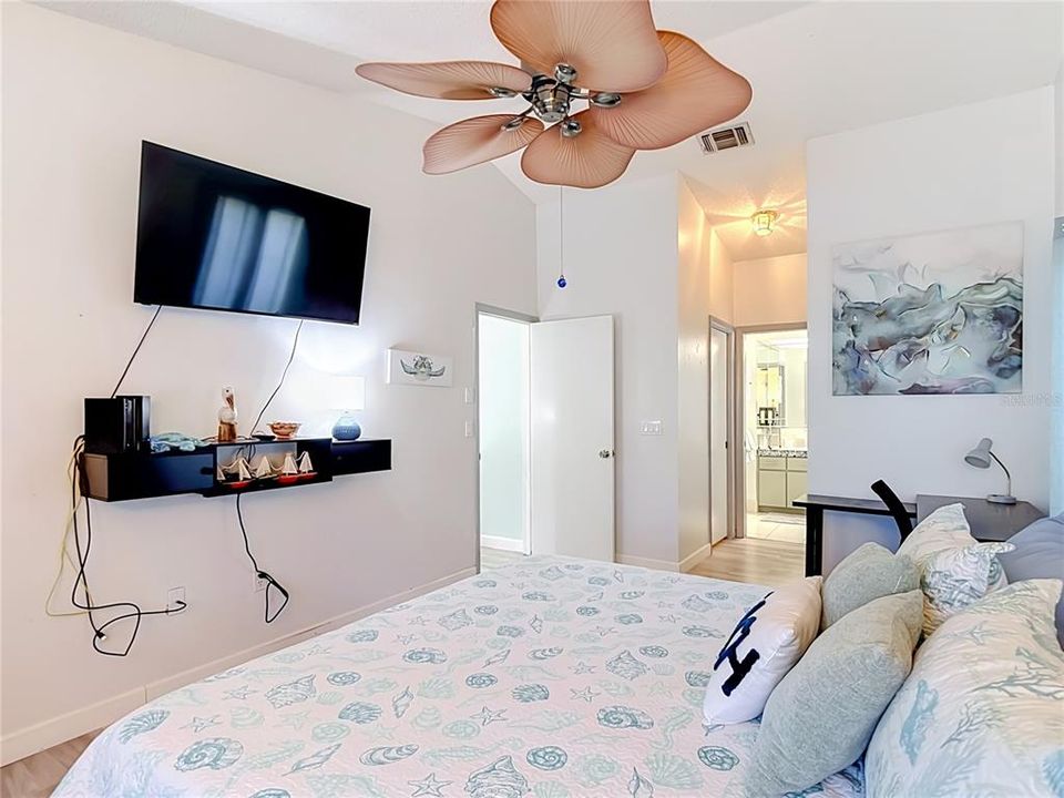 Activo con contrato: $370,000 (3 camas, 2 baños, 1933 Pies cuadrados)