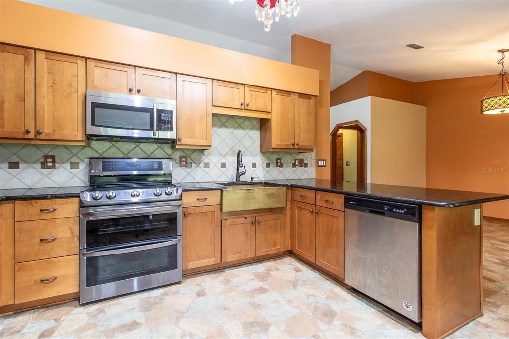 For Rent: $3,500 (3 beds, 2 baths, 2470 Square Feet)