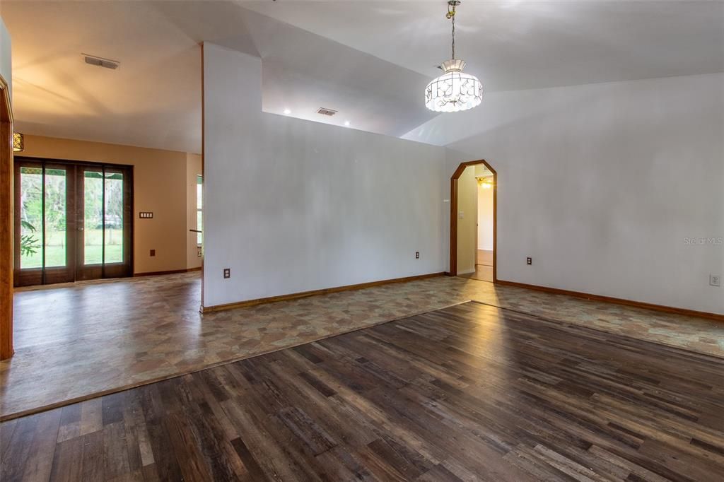 For Rent: $3,500 (3 beds, 2 baths, 2470 Square Feet)