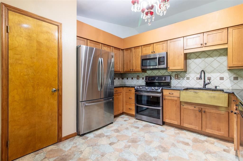 For Rent: $3,500 (3 beds, 2 baths, 2470 Square Feet)