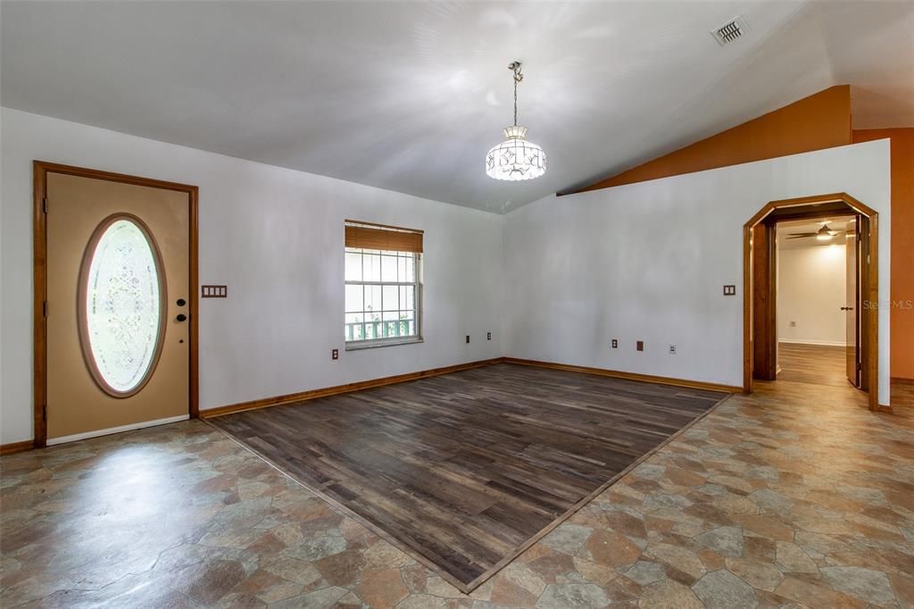 For Rent: $3,500 (3 beds, 2 baths, 2470 Square Feet)