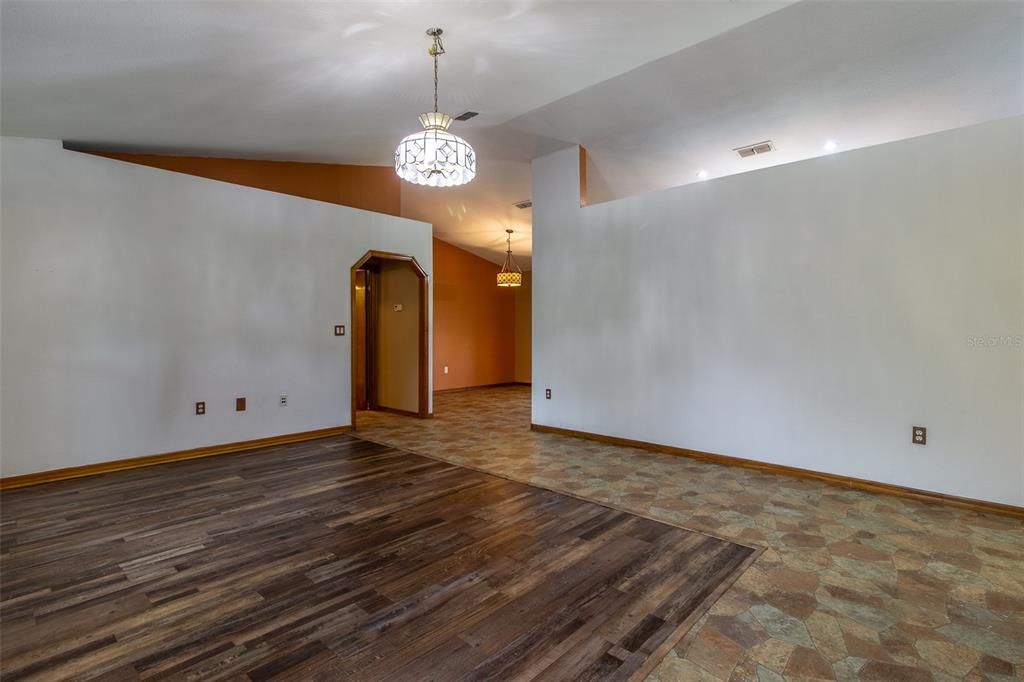 For Rent: $3,500 (3 beds, 2 baths, 2470 Square Feet)