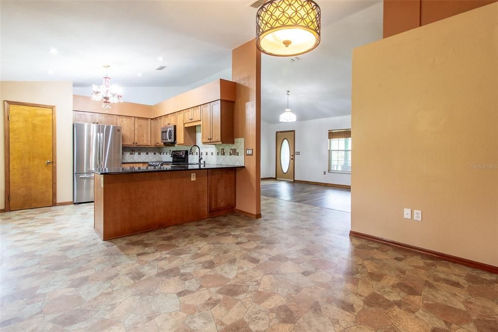 For Rent: $3,500 (3 beds, 2 baths, 2470 Square Feet)