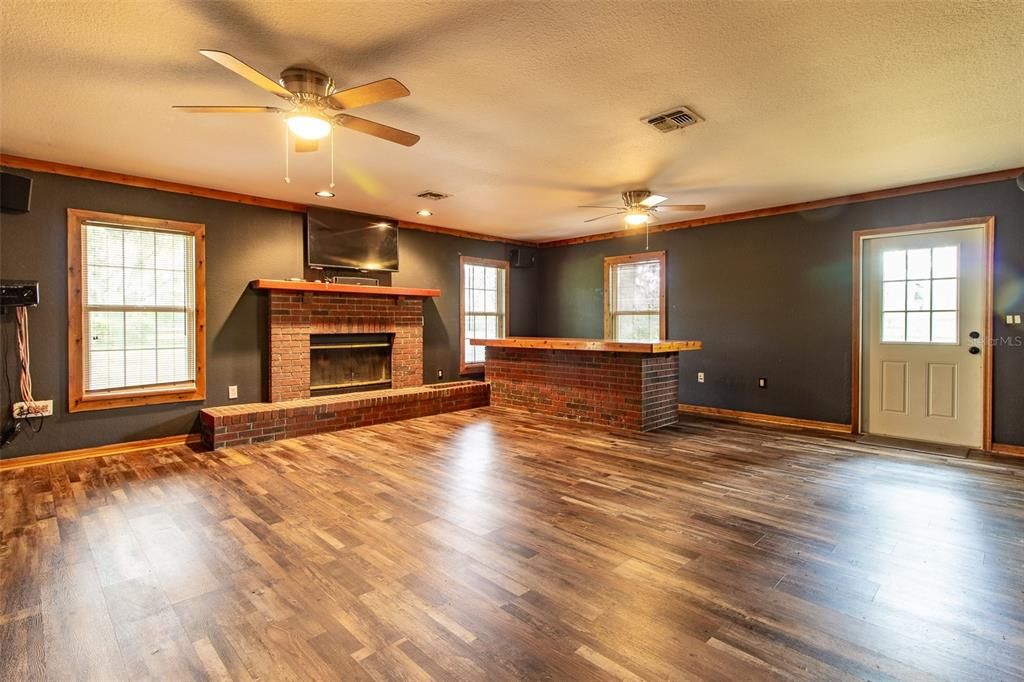 For Rent: $3,500 (3 beds, 2 baths, 2470 Square Feet)