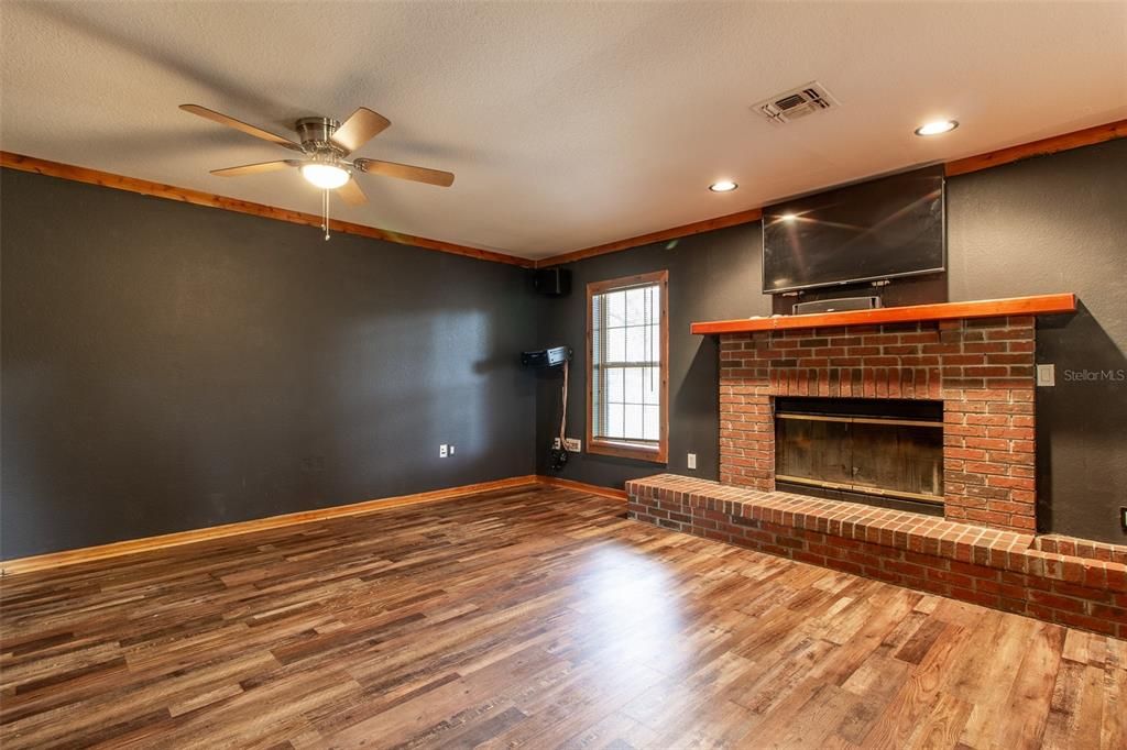 For Rent: $3,500 (3 beds, 2 baths, 2470 Square Feet)