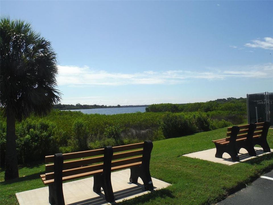 For Sale: $135,000 (2 beds, 2 baths, 1056 Square Feet)
