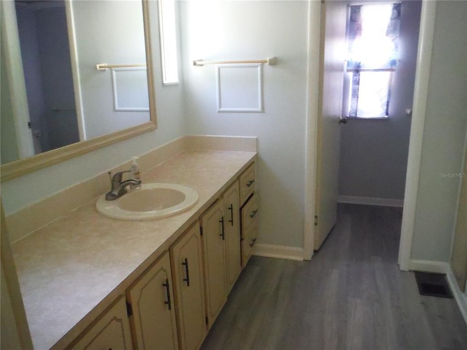 For Sale: $135,000 (2 beds, 2 baths, 1056 Square Feet)