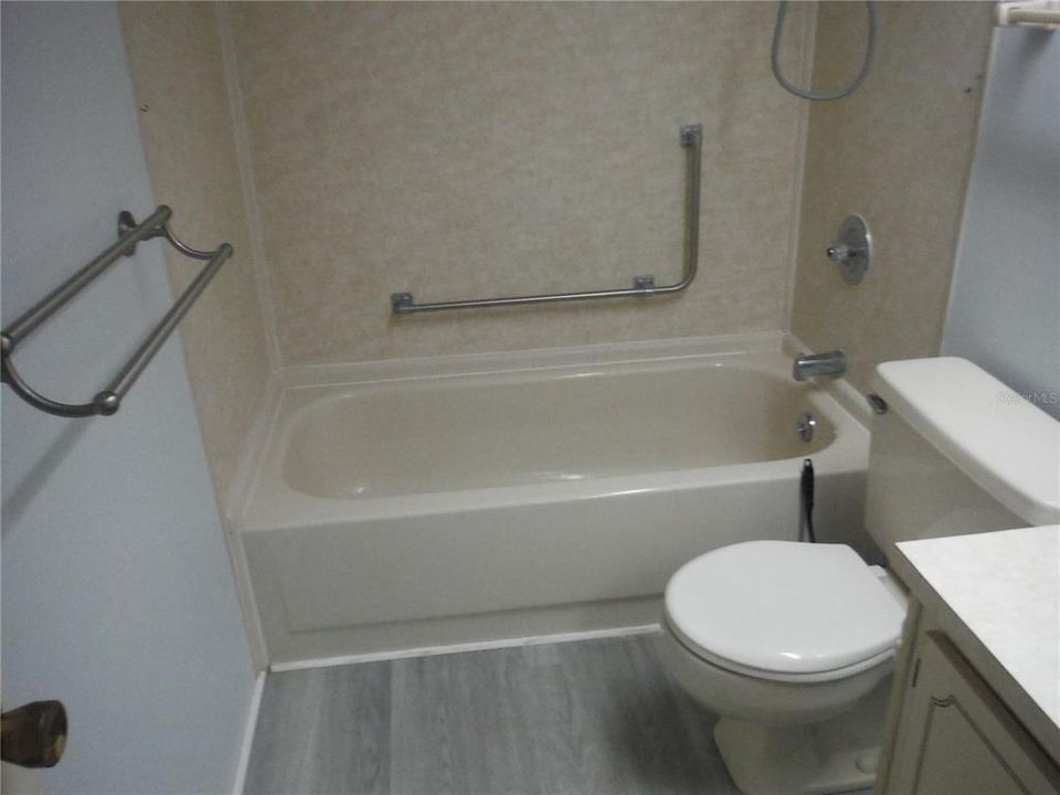 For Sale: $135,000 (2 beds, 2 baths, 1056 Square Feet)
