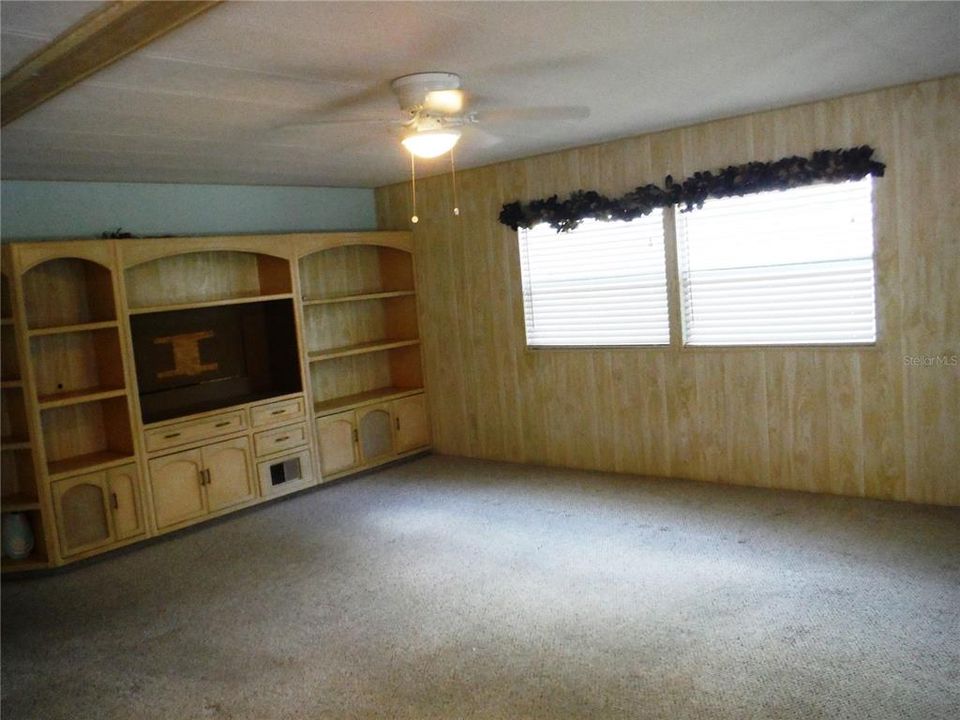 For Sale: $135,000 (2 beds, 2 baths, 1056 Square Feet)