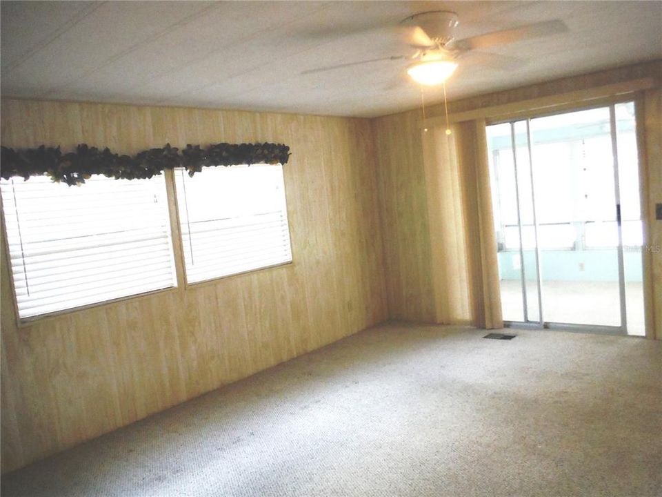 For Sale: $135,000 (2 beds, 2 baths, 1056 Square Feet)