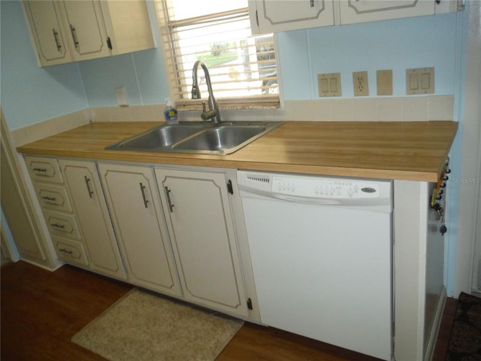 For Sale: $135,000 (2 beds, 2 baths, 1056 Square Feet)