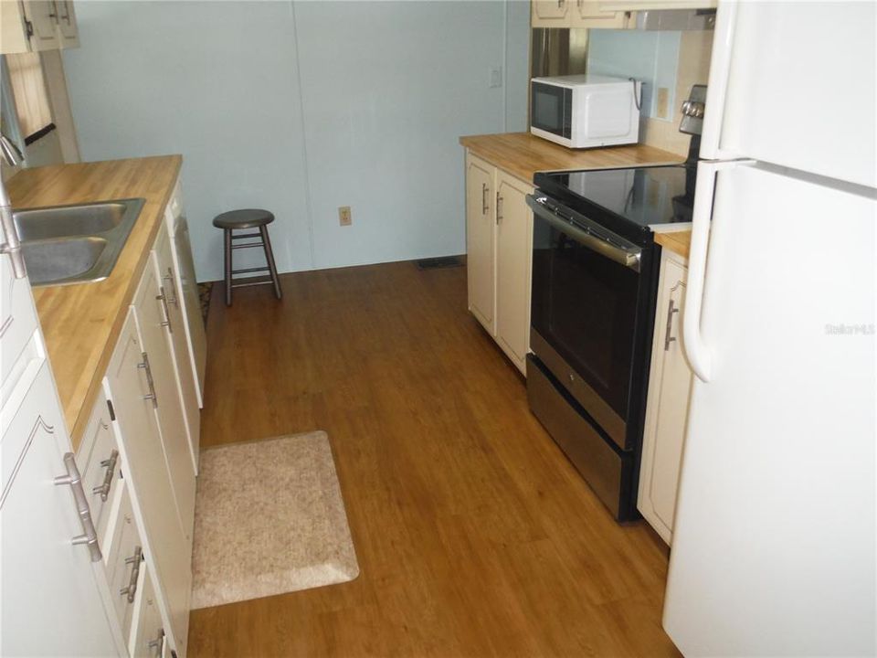 For Sale: $135,000 (2 beds, 2 baths, 1056 Square Feet)