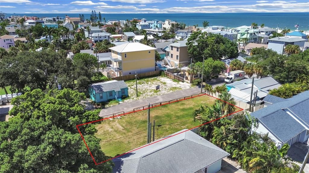На продажу: $549,000 (0.15 acres)