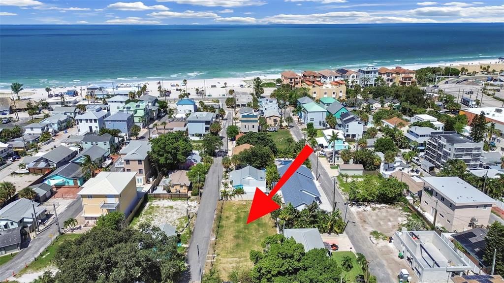 На продажу: $549,000 (0.15 acres)