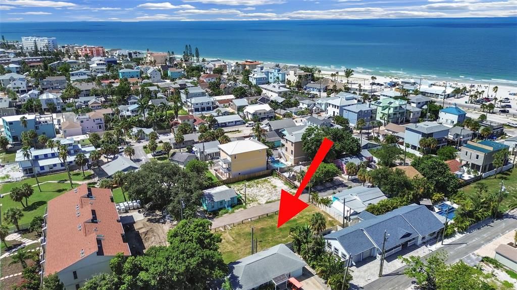 На продажу: $549,000 (0.15 acres)