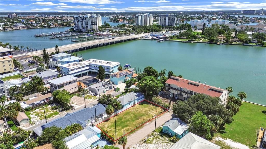 На продажу: $549,000 (0.15 acres)