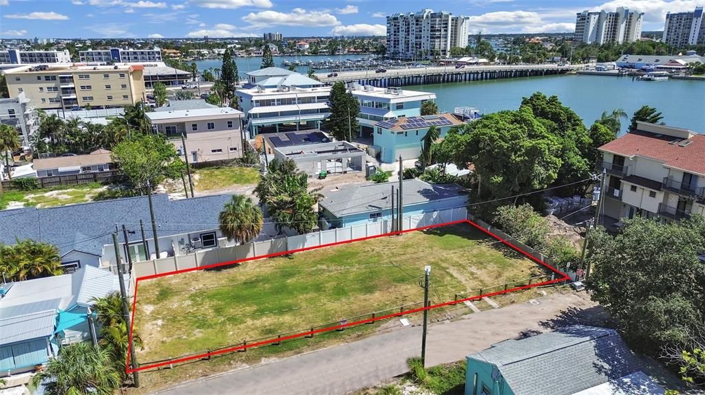 На продажу: $549,000 (0.15 acres)