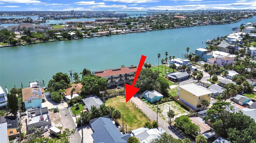 На продажу: $549,000 (0.15 acres)