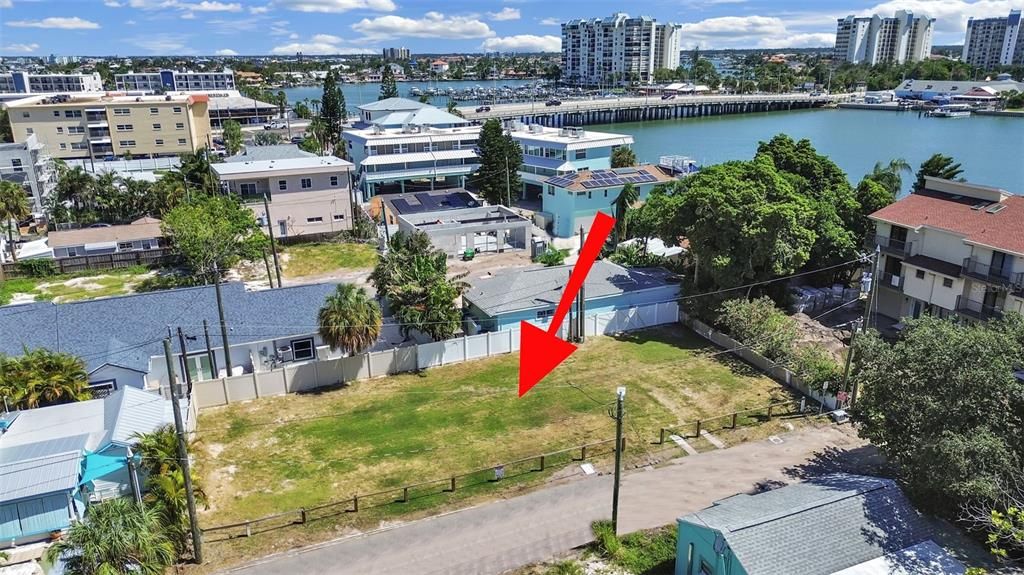 На продажу: $549,000 (0.15 acres)