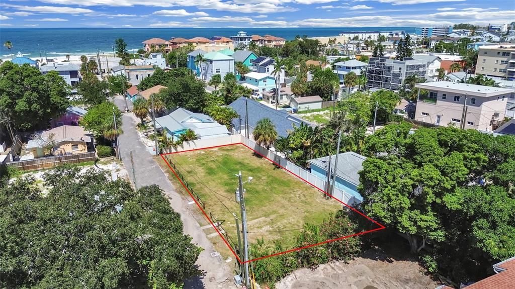 На продажу: $549,000 (0.15 acres)