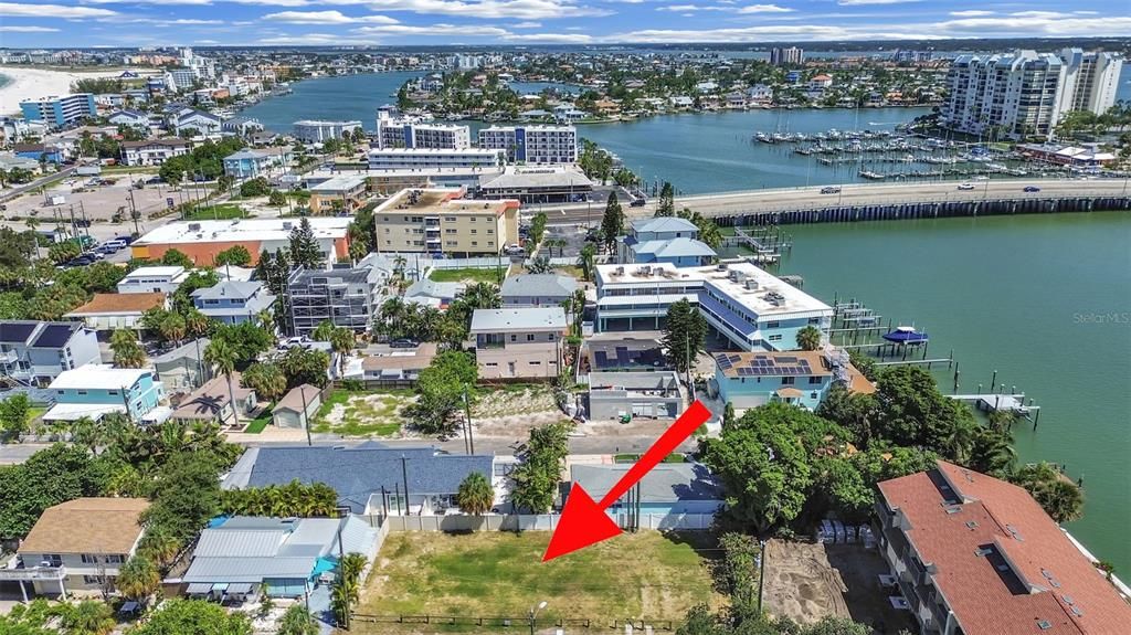 На продажу: $549,000 (0.15 acres)