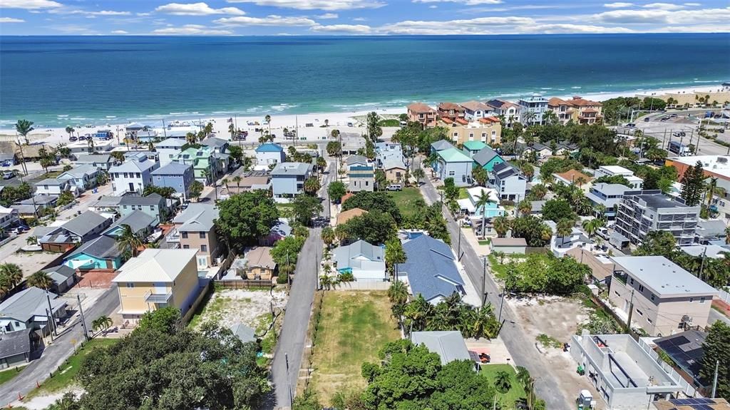 На продажу: $549,000 (0.15 acres)