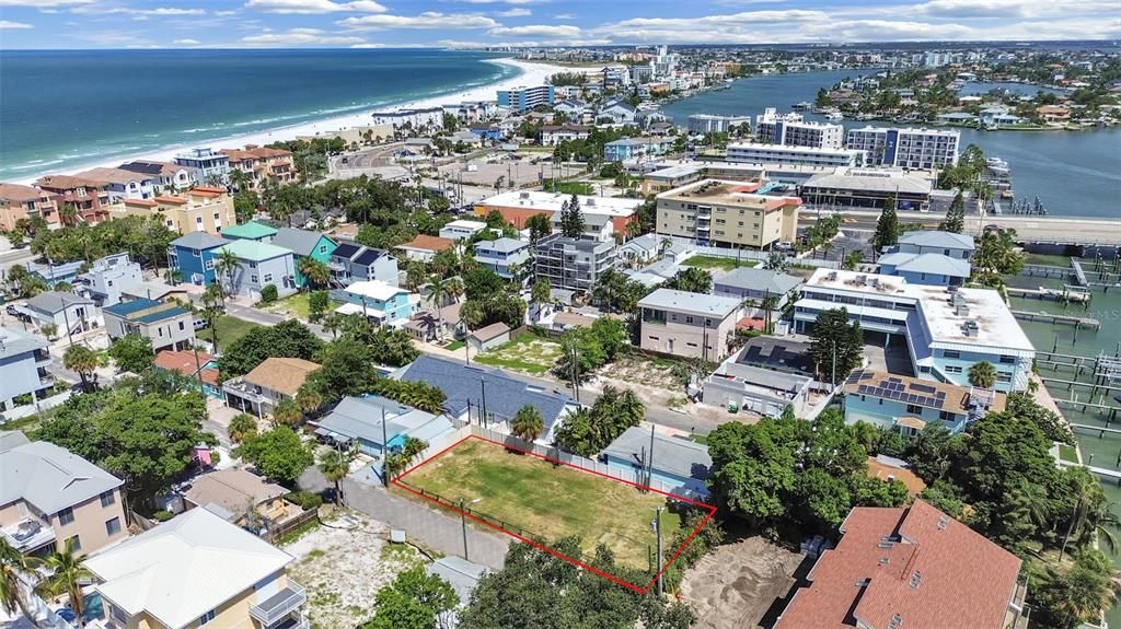 На продажу: $549,000 (0.15 acres)