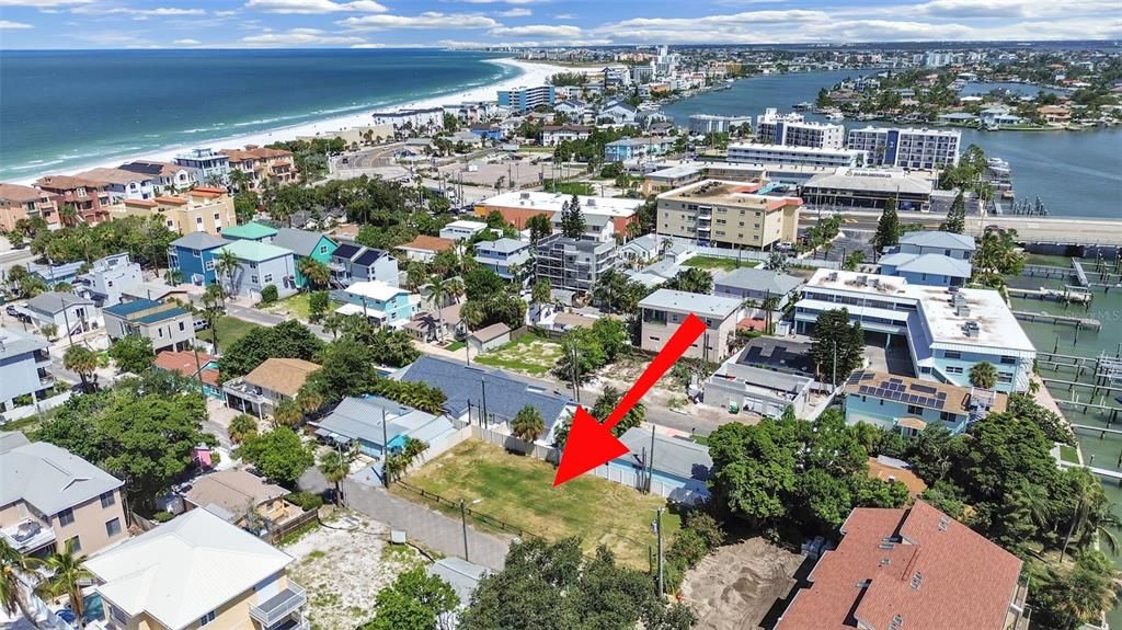 На продажу: $549,000 (0.15 acres)