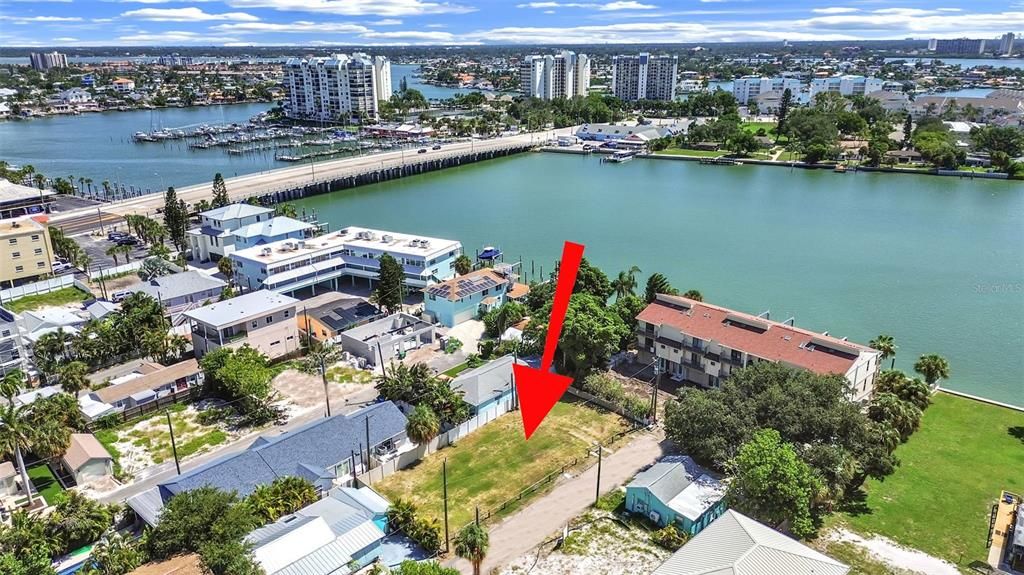 На продажу: $549,000 (0.15 acres)