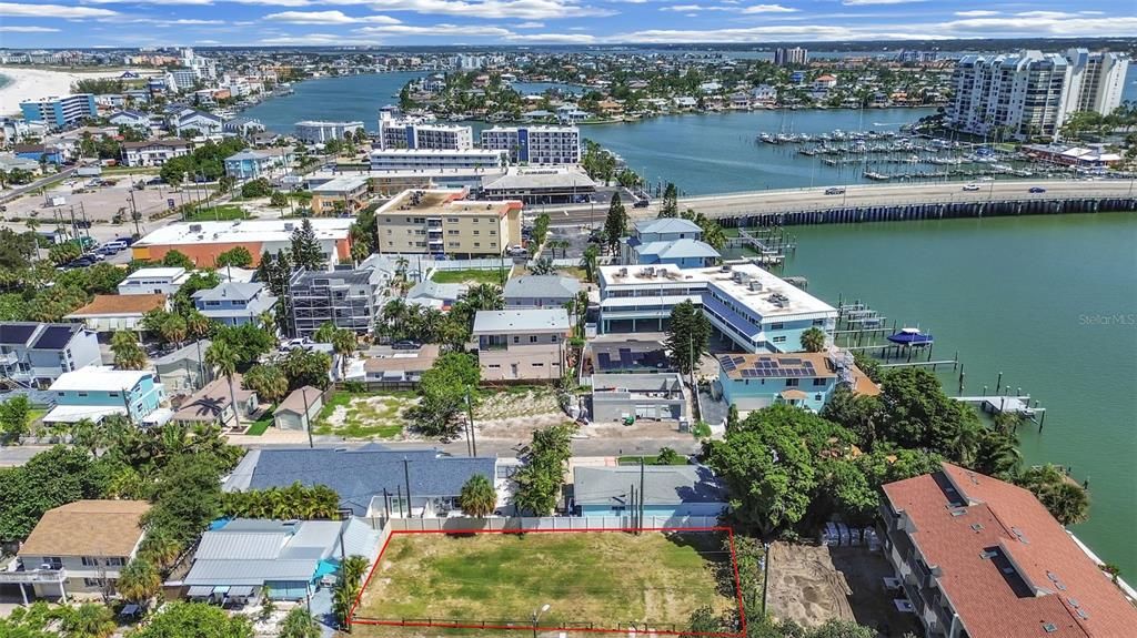 На продажу: $549,000 (0.15 acres)