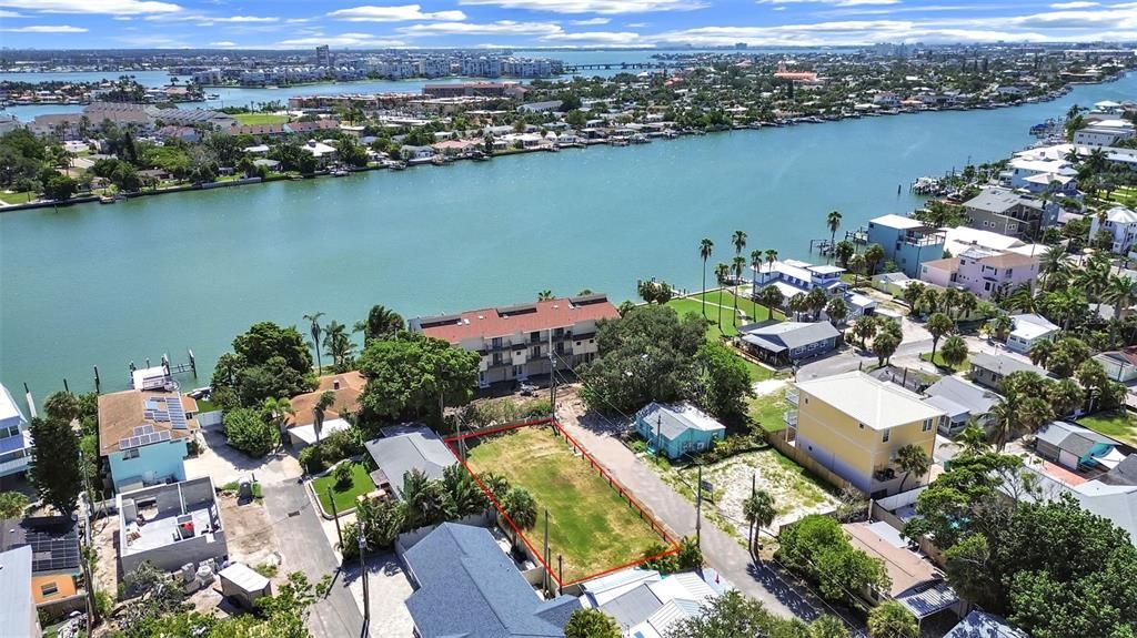 На продажу: $549,000 (0.15 acres)