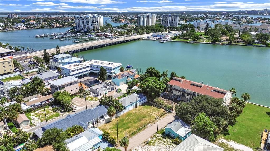 На продажу: $549,000 (0.15 acres)