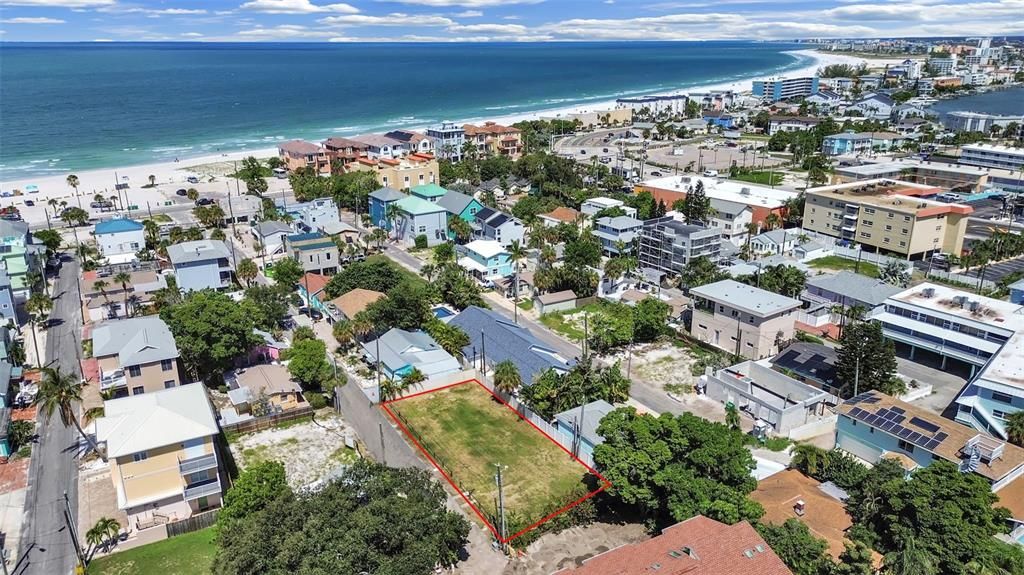 На продажу: $549,000 (0.15 acres)