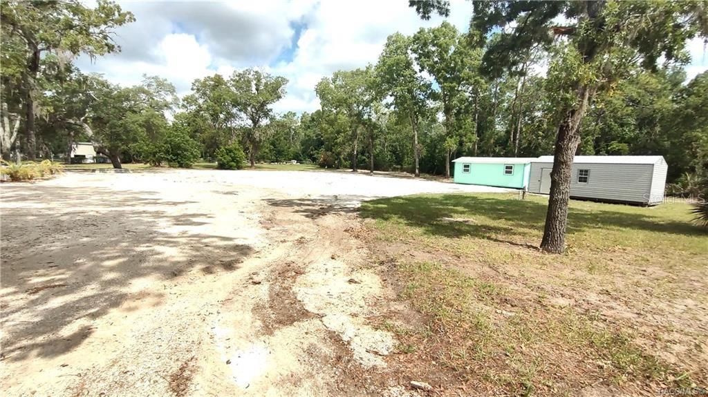 На продажу: $475,000 (1.83 acres)