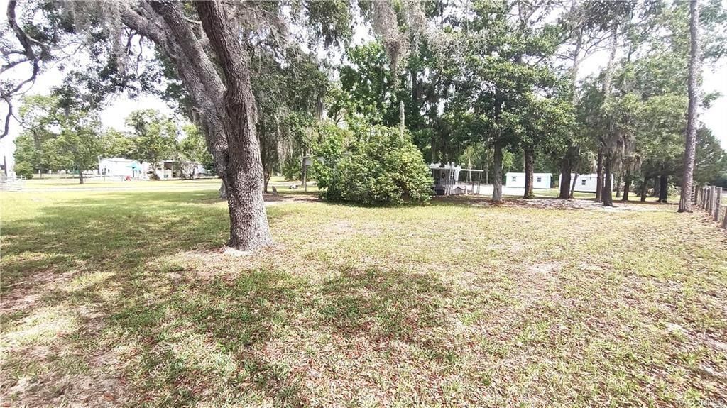 На продажу: $475,000 (1.83 acres)