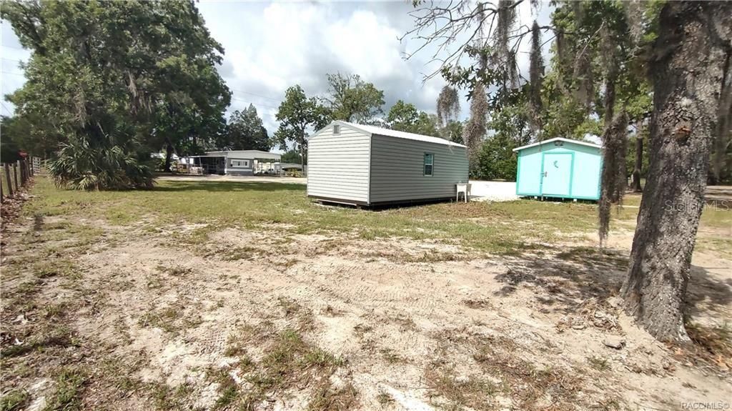 На продажу: $475,000 (1.83 acres)